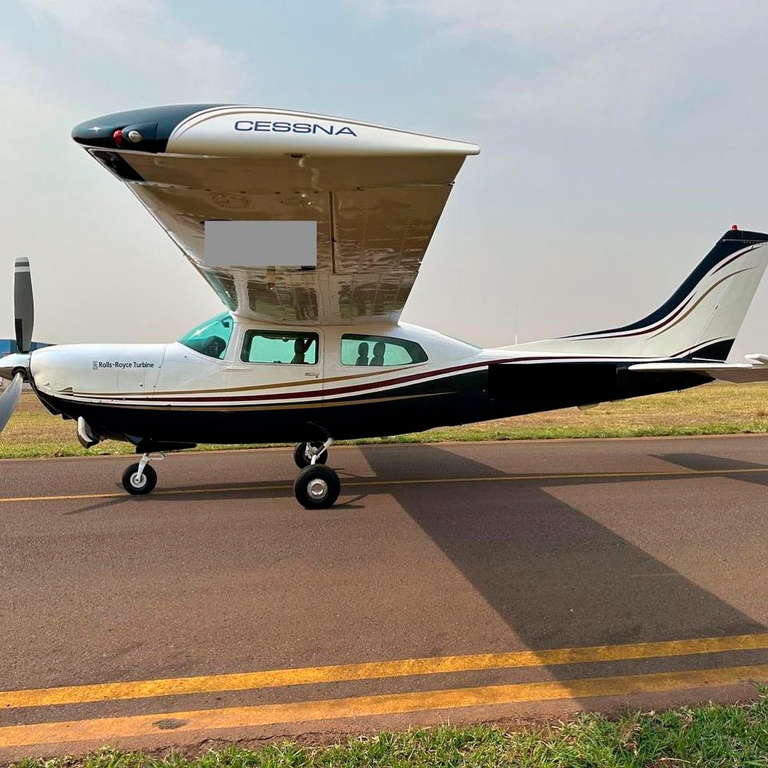 Avião Cessna 210 Silver Eagle – Ano 1977 – 2.600 H.T.