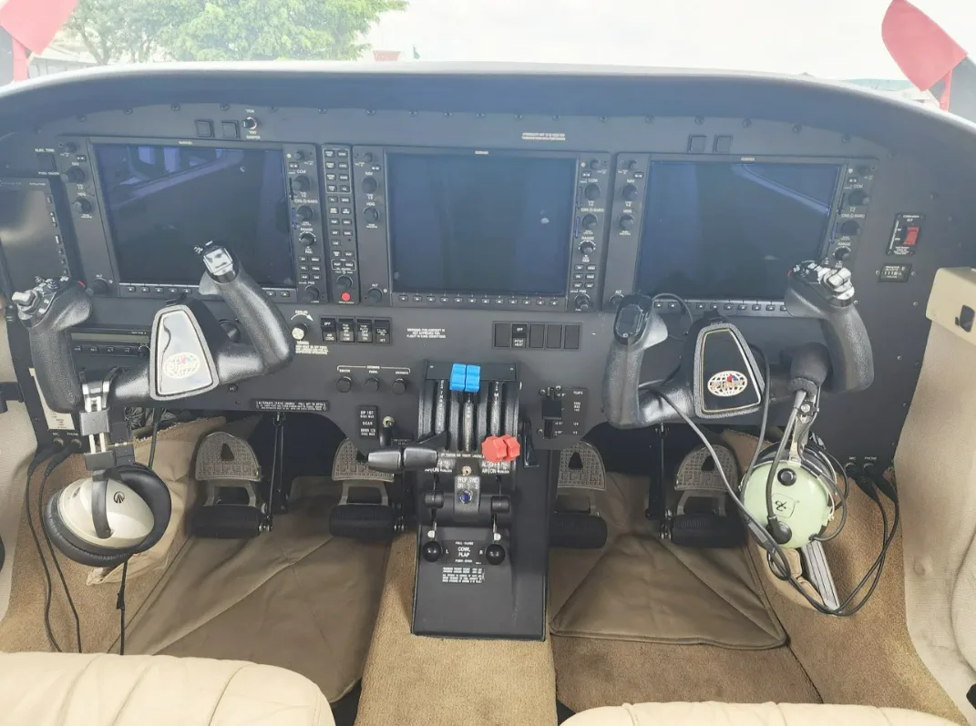 Avião Piper Seneca V PA-34-220T  – Ano 2013 – 1.180 H.T.