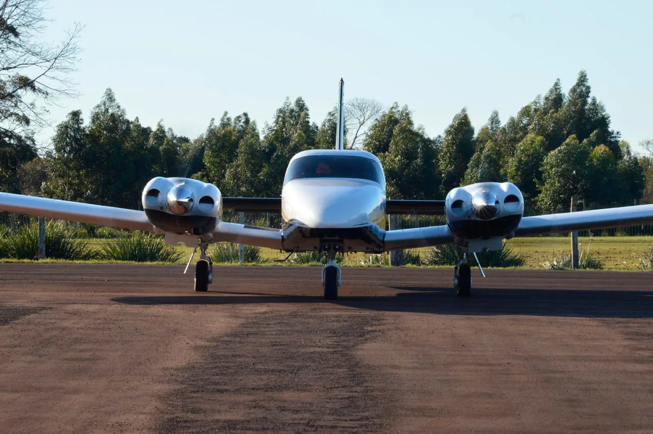 Avião Piper Seneca V PA-34-220T  – Ano 2013 – 1.180 H.T.