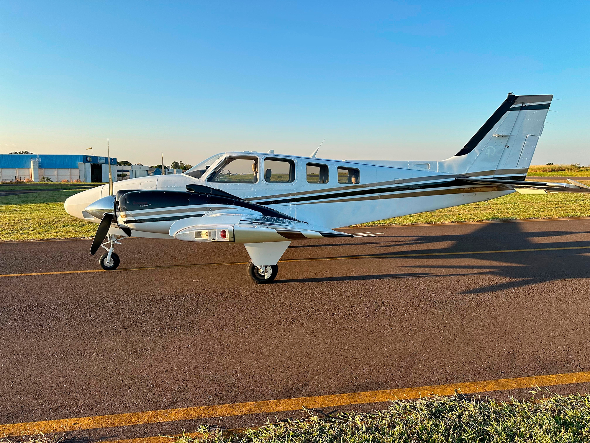 Beechcraft Baron G58 – Ano 2008 – 1.900 H.T.