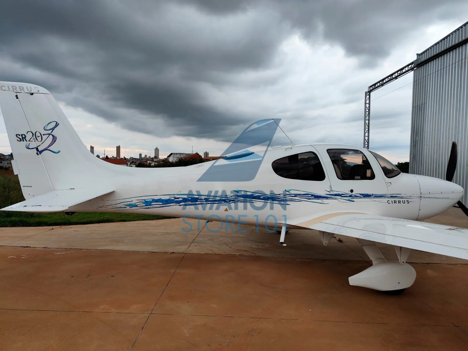 Avião Cirrus SR20 – Ano 2006 – 2.890 H.T.