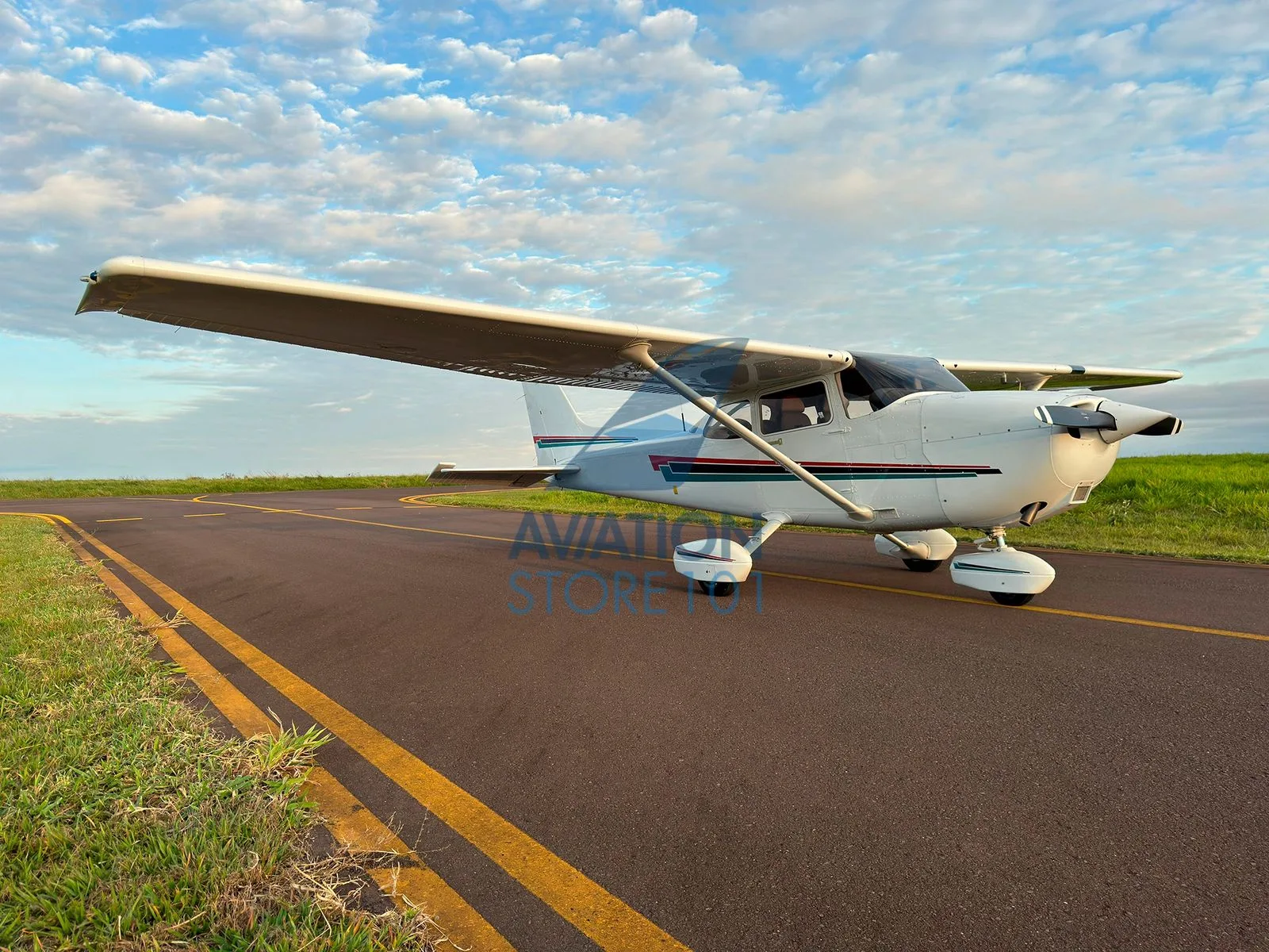 Avião Cessna 172R Skyhawk- Ano 2002 – 1.480 H.T.