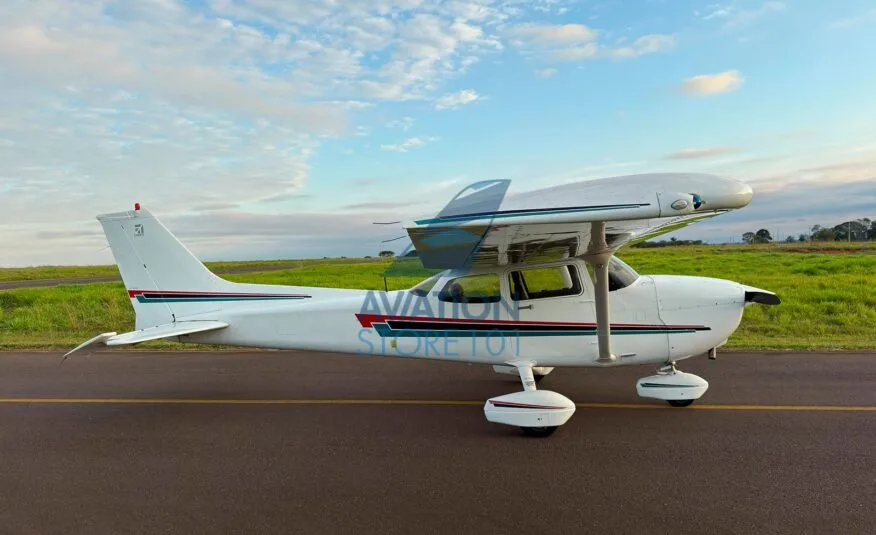Avião Cessna 172R Skyhawk- Ano 2002 – 1.480 H.T.