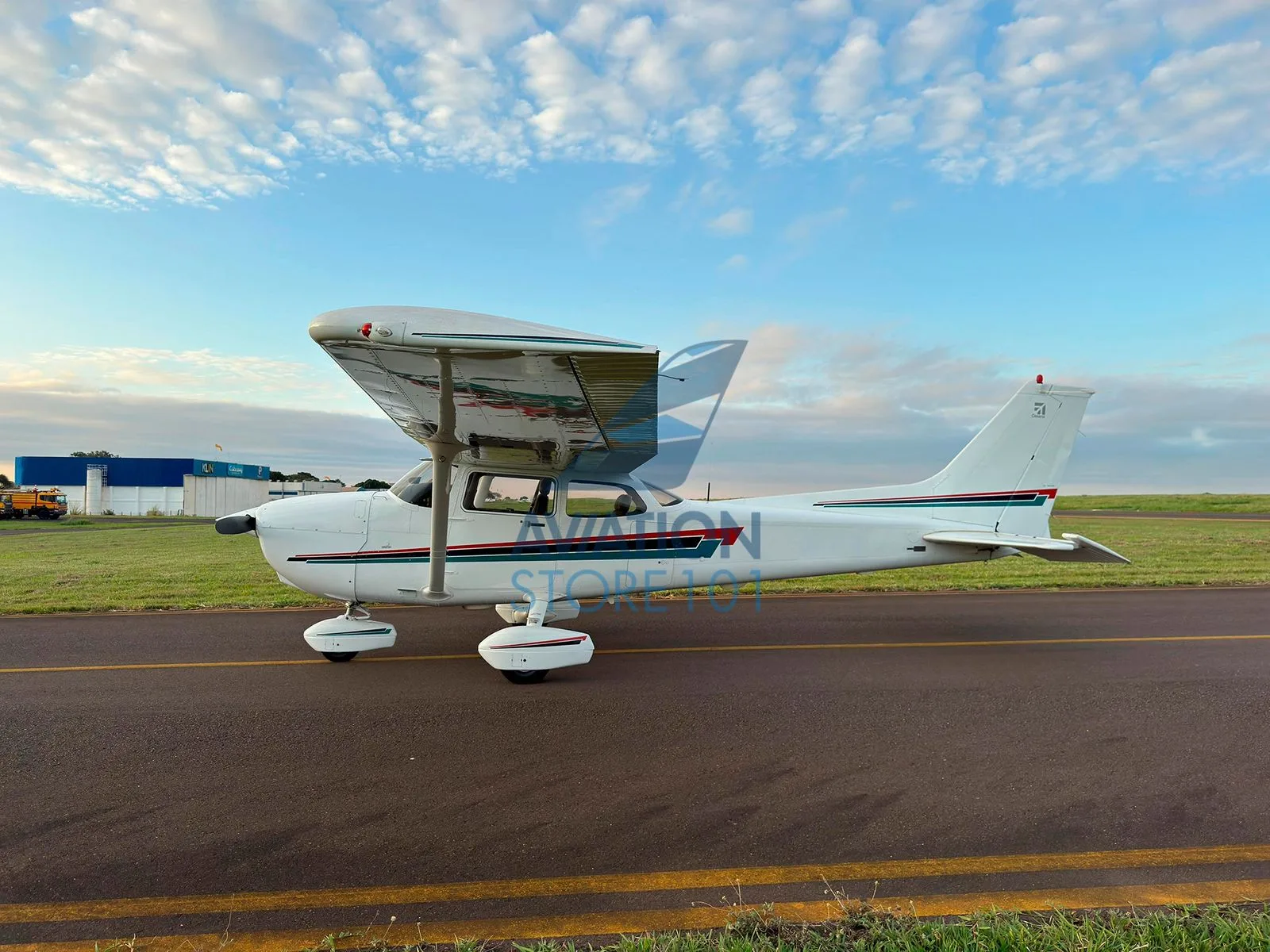 Avião Cessna 172R Skyhawk- Ano 2002 – 1.480 H.T.
