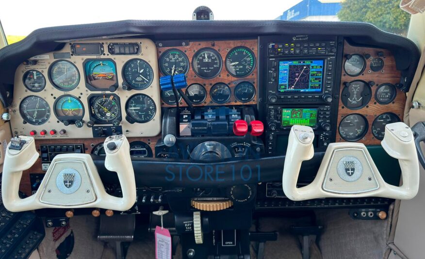 Avião Beechcraft Baron 58 – Ano 1983 – 1.250 H.T.