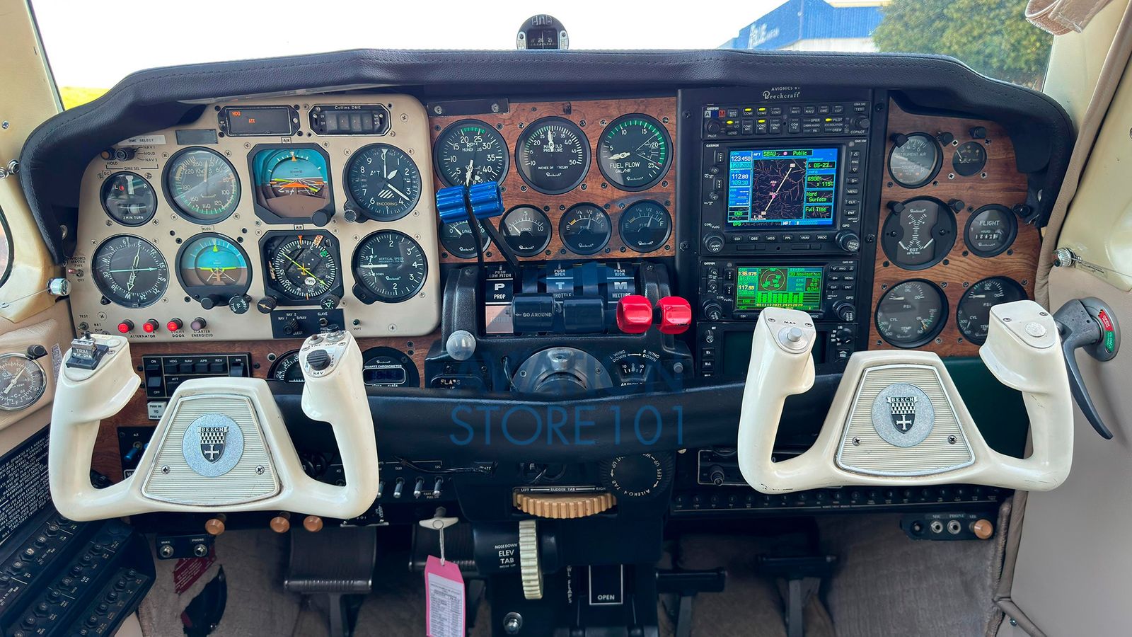 Avião Beechcraft Baron 58 – Ano 1983 – 1.250 H.T.