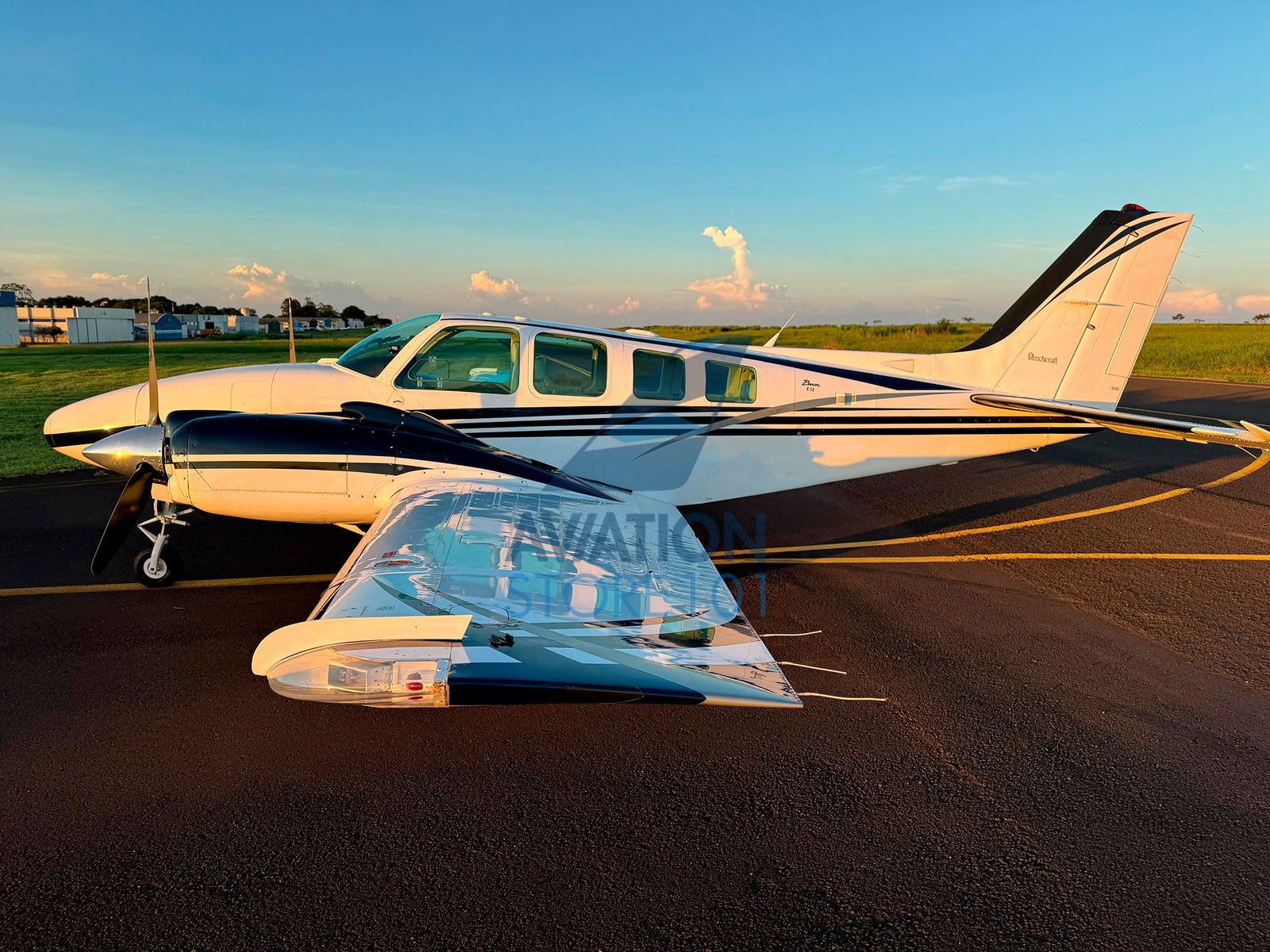 Avião Beechcraft Baron 58 – Ano 1998 – 2.400 H.T.