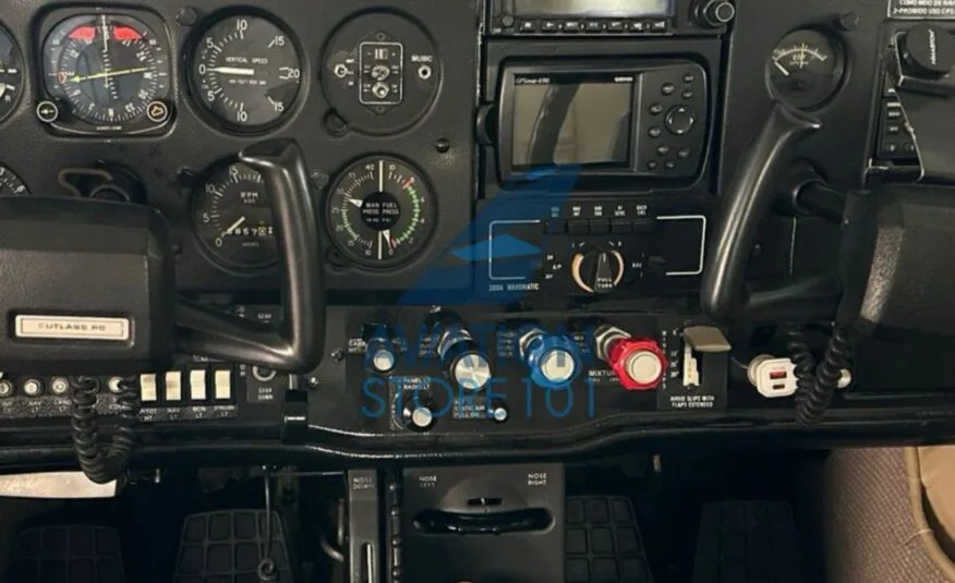 Avião Cessna 172R Skyhawk – Ano 1982 – 3.900 H.T.