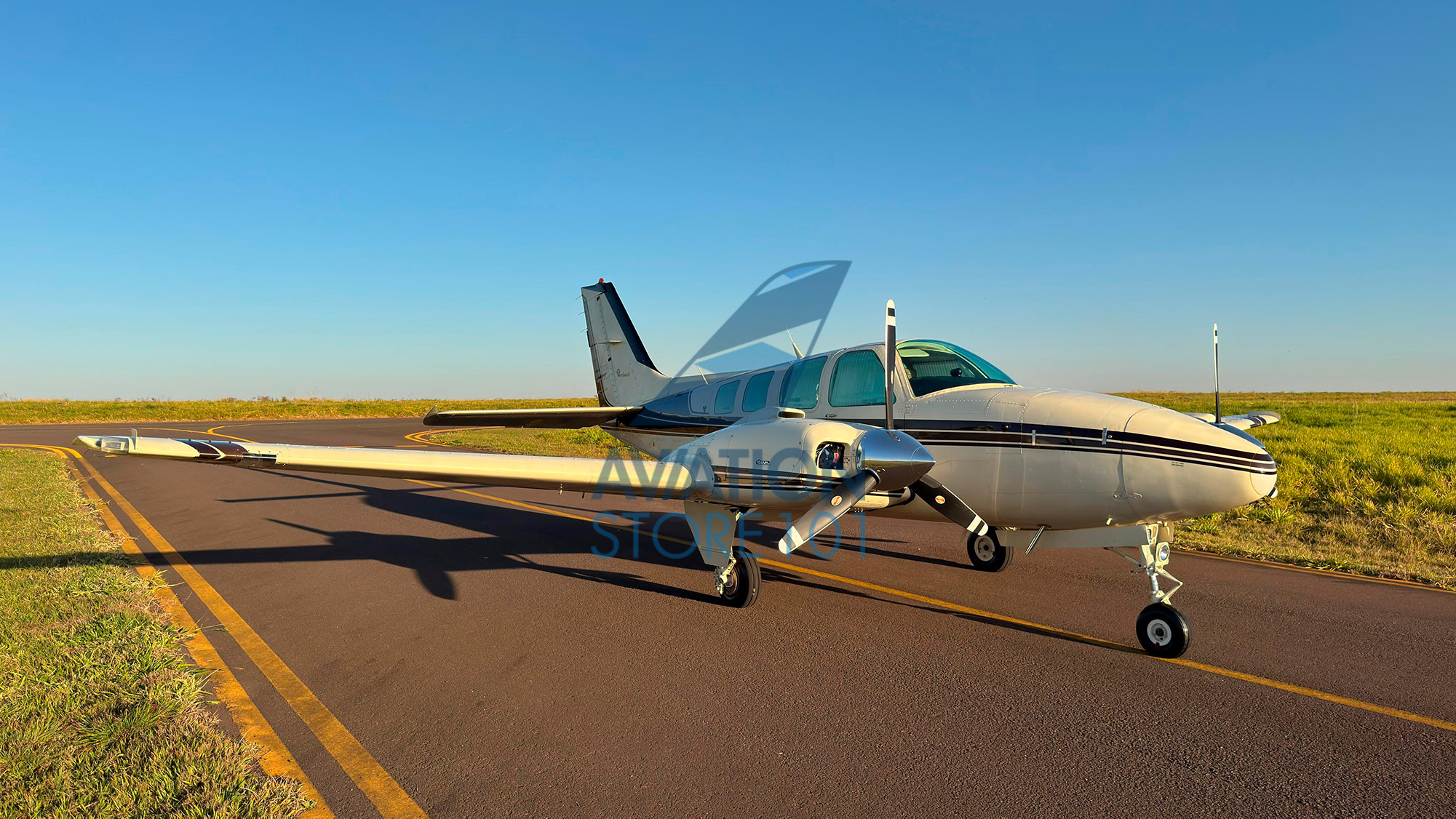 Avião Beechcraft Baron B58 – Ano 1984 – 2.600 H.T.