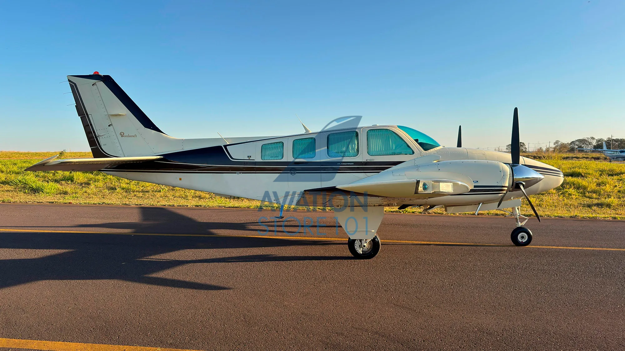 Avião Beechcraft Baron B58 – Ano 1984 – 2.600 H.T.
