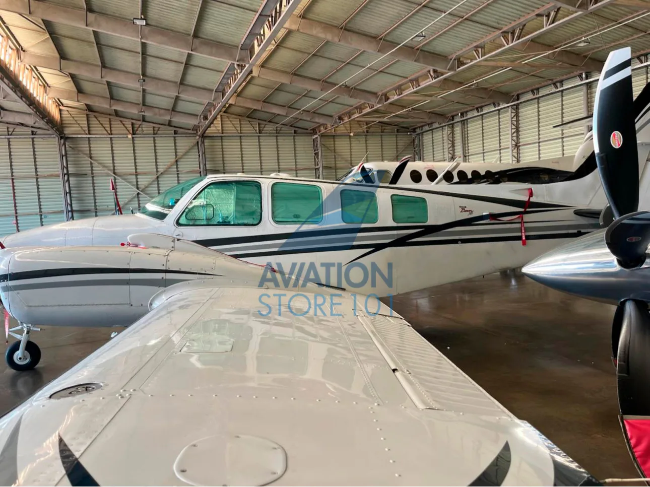Avião Beechcraft Baron 58 – Ano 1998 – 3.300 H.T.