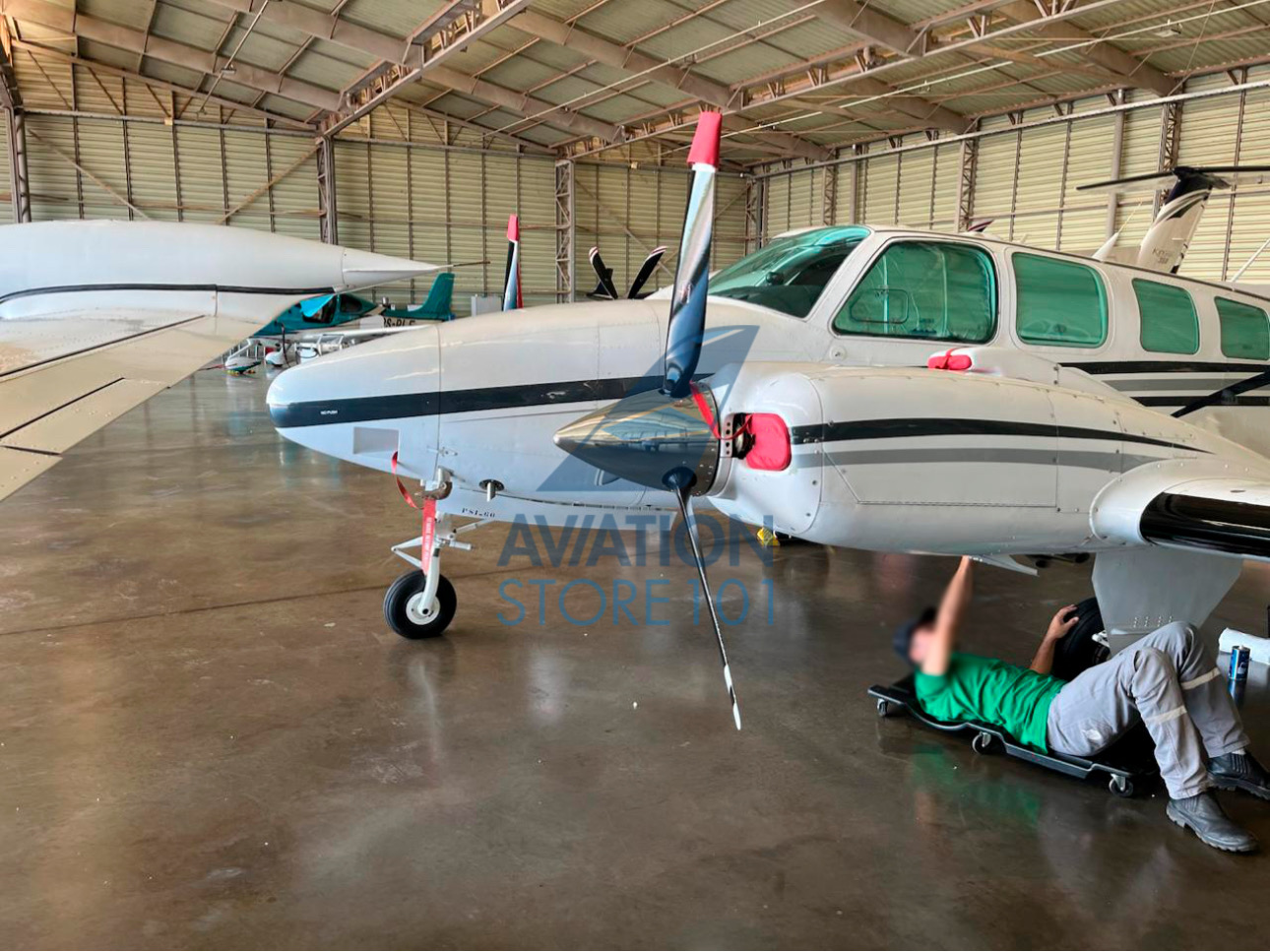 Avião Beechcraft Baron 58 – Ano 1998 – 3.300 H.T.