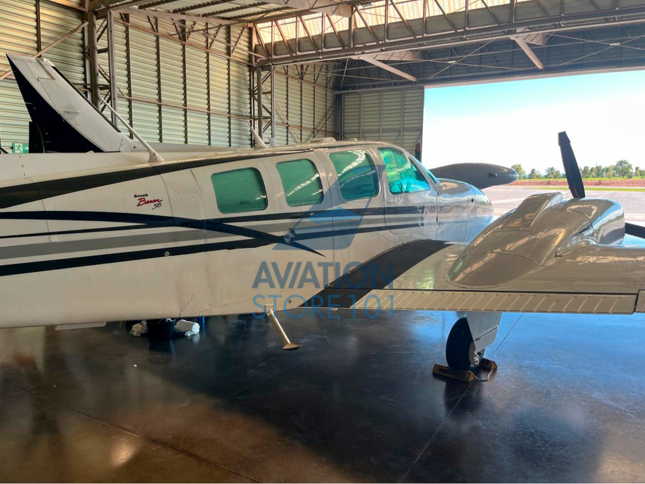 Avião Beechcraft Baron 58 – Ano 1998 – 3.300 H.T.