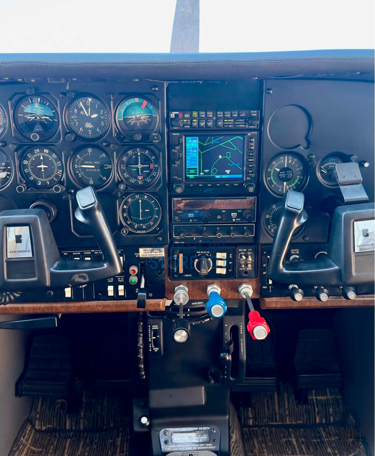Avião Cessna 210N – Ano 1982 à Venda