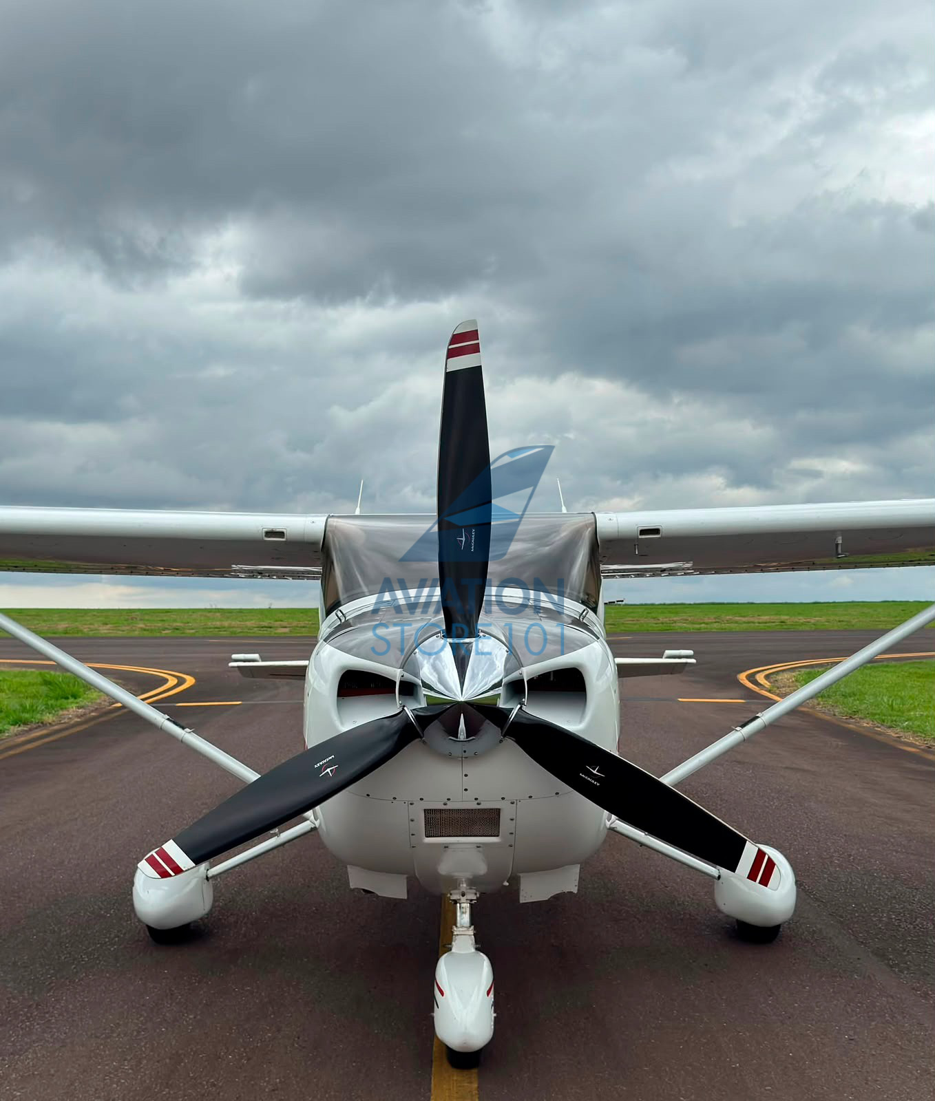 Cessna 182 Skylane – Ano 2003 – 2.300 H.T.