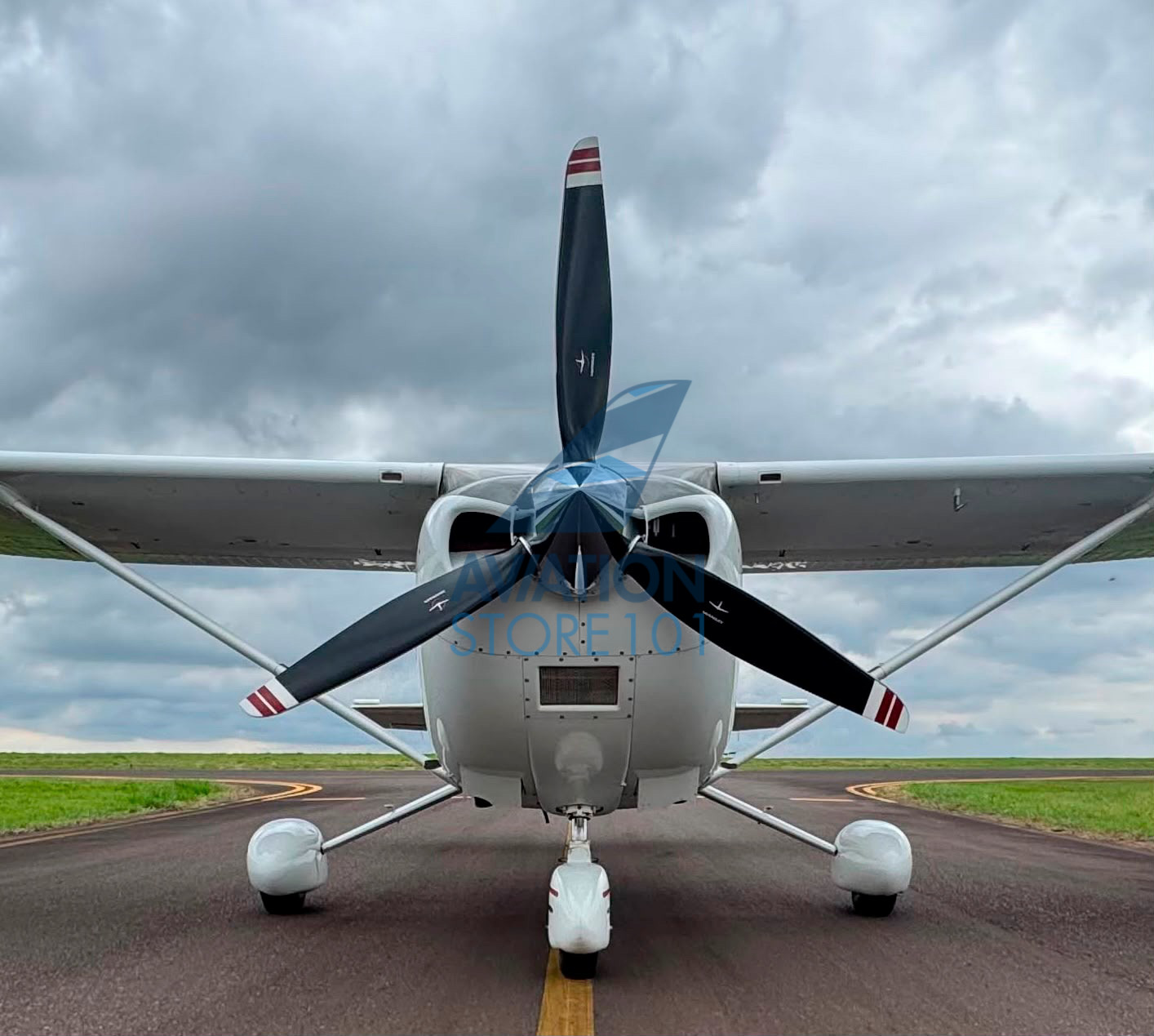 Cessna 182 Skylane – Ano 2003 – 2.300 H.T.