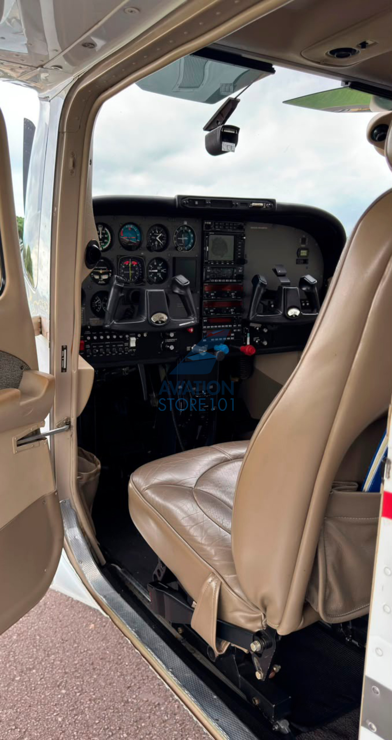 Cessna 182 Skylane – Ano 2003 – 2.300 H.T.